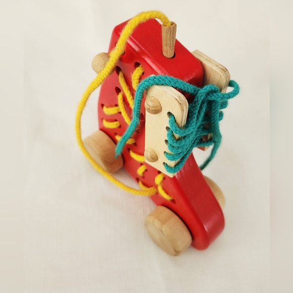 BAJO RED WOODEN LACING SHOE ON WHEELS ROLLERSKATE BOYS GIRLS UNISEX IN EXCELLENT - Picture 2 of 8